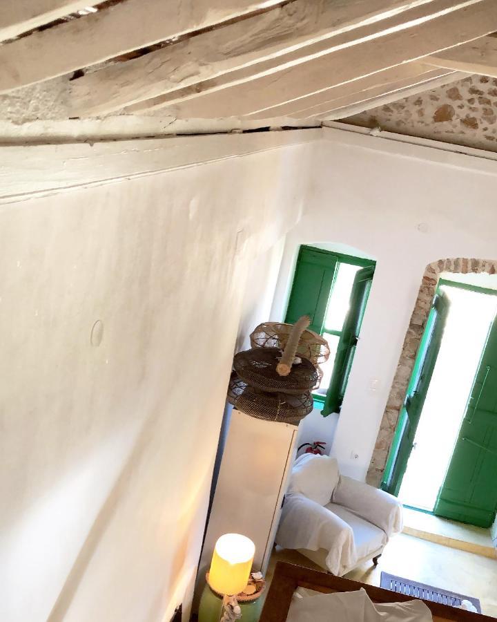 Hypate, Traditional Island Cottage Chalki Town Buitenkant foto